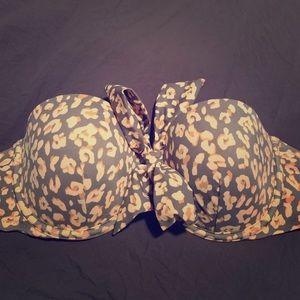 Shade & Shore Leopard print bikini top!